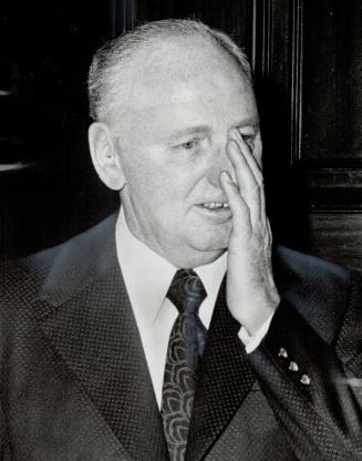 Adolphus Payne, often called Canada's greatest detective, wipes away a tear last night at a dinner honoring him when, as a surprise, his son Douglas w(...)