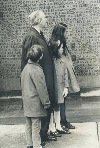 Not forgotten, Former prime minister Lester Pearson and grandchildren, from left, David Hannah, 8, Robin, 9, and Barbara, 13, pause to read names of w(...)