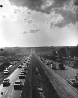 Heavy traffic looking west from Don Mills Road, Highway 401