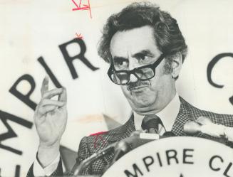 The public - and especially businessmen - must take some responsibility for bringing down inflation, Anti-Inflation Board Chairman Jean-Luc Pepin told(...)