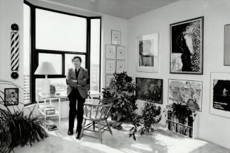 Relaxing room, Norm Perry's study, above, is a sunny plant-filled space where walls are accented by colorful works of art. From the vantage point of a(...)