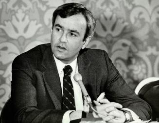 Standing firm, Ontario Premier David Peterson, above right, tried hard to be diplomatic at the premiers' conference but he kept to his opinions on the(...)
