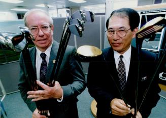 Shooting for par in Tokyo. Ontario Industry and Trade Minister Ed Philip, left, and Consul General of Japan Katsuyuki Tanaka look over golf clubs spec(...)