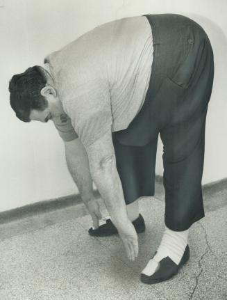 Touching his Toes - something he hasn't been able to do for years - Alderman Joseph Piccininni shows what a 68-day crash dieting and exercise program (...)
