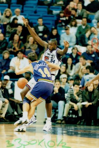 Ed Pinckney and Jeff Hornacek (14) of Utah Jazz