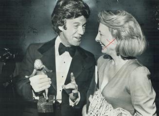 Award-winning actor Gordon Pinsent and his wife Charmion happily share the moment of victory as he holds Earle Grey Award given to him for his perform(...)