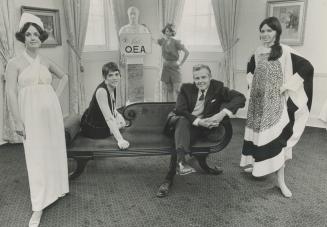 Fashion-Arts students from Ryerson Polytechnical Institute surround Walter Pitman, president of the Ontario Educational association, which holds its 1(...)