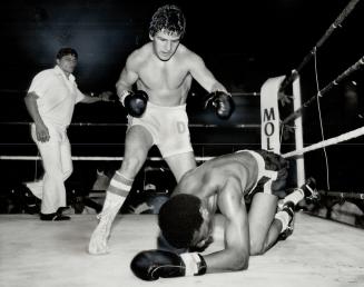 Short bout, Donnie Poole of Toronto didn't give boxing fans much chance to see how good he is last night at Ted Reeve Arena. He knocked out Mike Norma(...)