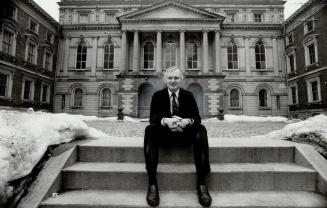 Before he became TTC chairman, Julian Porter was well-known as a lawyer and Osgoode Hall is still one of his favorite places in Toronto. 'It's pretty (...)