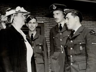 Netherlands Queen meets countrymen at Uplands air centre