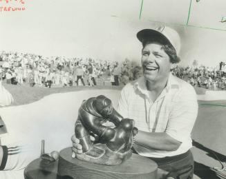 The Eskimo carving is nice, but Lee Trevino is happier about winning $63,000 in Canadian Open