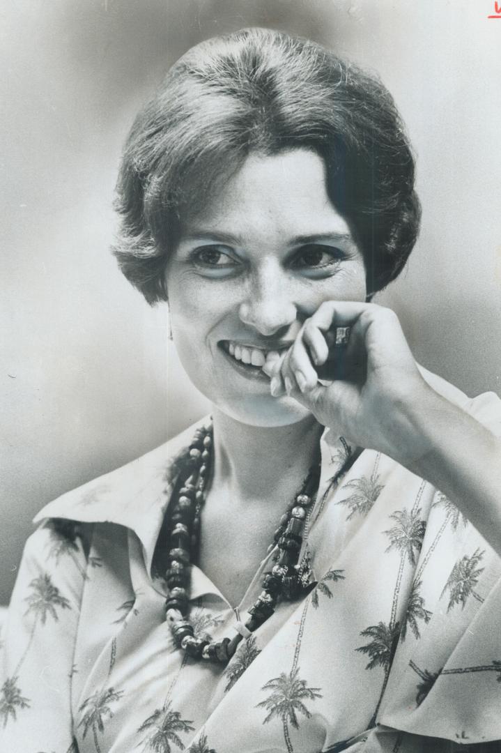 Margaret Trudeau at airport, suntanned from her Florida trip