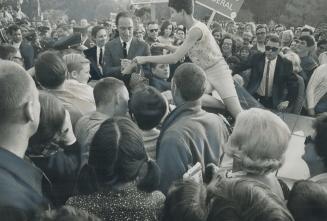Pearched on the windshield of convertible carrying Prime Minsiter Pierre Trudeau through picnic crowd at Newmarket on Saturday, a pretty but terribly (...)