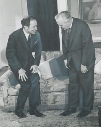 Sitting down together to discuss Commonwealth problems, Canada's Prime Minister Pierre Trudeau and British Prime Minister Harold Wilson have had sever(...)