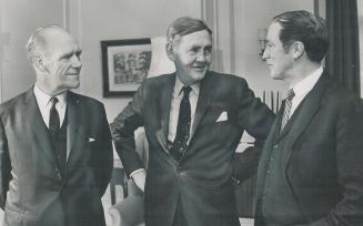 Avoiding formal action, delegates to the Commonwealth conference seemed to find at least a certain camaraderie in informal chats like this one between(...)
