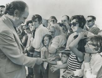 The youngsters reach out, some with warm smiles, and one with wide-eyed wonder, to shake the hand of Prime Minister Pierre Trudeau yesterday as he was(...)