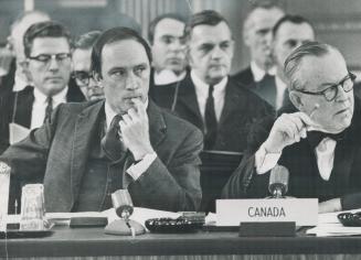 Flanked by advisers, Justice Minister Pierre Elliott Trudeau was a star performer at the recent constitutional conference in Ottawa. He's gambling tha(...)
