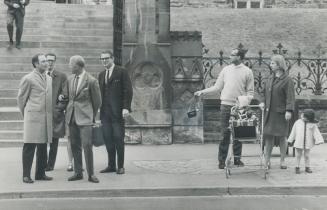 Just a pedestrian on an Ottawa street outside West Block of Parliament yesterday, after his election as Liberal leader, Pierre Elliott Trudeau chats w(...)