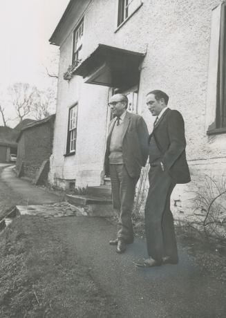 Relaxing in country between sessions of Commonwealth conference and his weekend student teach-in, Prime Minister Pierre Trudeau visits Roy Jenkins (le(...)