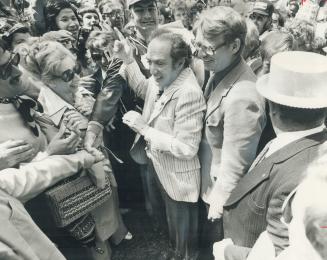 On his arrival at Ontario LIberal Leader Robert Nixon's farm Saturday, Prime Minister Pierre Trudeau, with Nixon behind him, is caught in a crowd that(...)