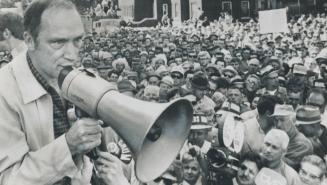 Using a bullhorn, Prime Minister Pierre Elliott Trudeau speaks to farmers gathered outside his Saskatoon hotel yesterday. The Prime Minister took exce(...)