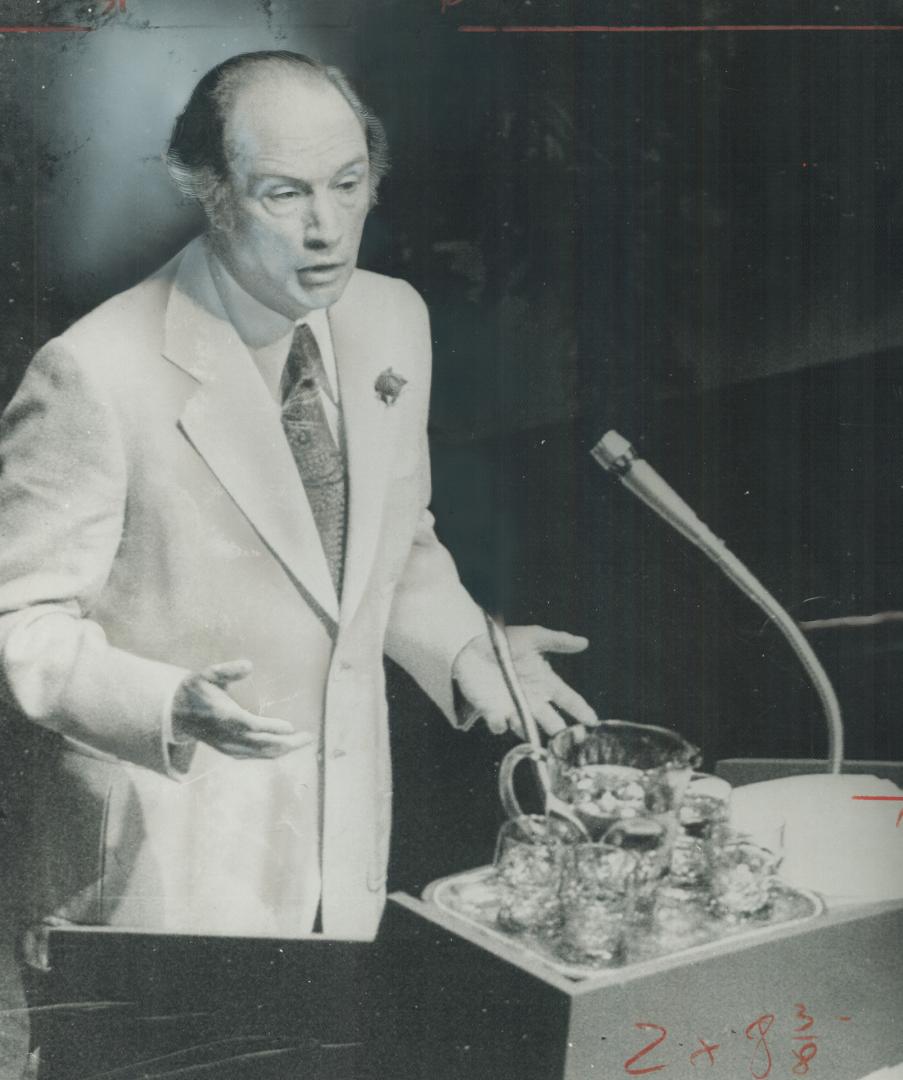 Only polite applause was given by delegates to Prime Minister Pierre Trudeau's speech yesterday to delegates at the opening session of Habitat, the Un(...)