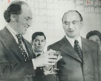 Prime Minister Pierre Trudeau and Mexican President Luis Echeverria toast each other a lunch at the Secretariat of Foreign Relations yesterday in Mexico city