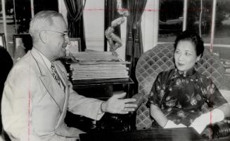 Smiles of victory and friendship are flashed here by President Truman and Mme, Chiang Kai-Shek as they meet at the White House during a visit to Washi(...)
