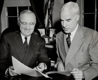 Edward R. Stettinius, Jr. (right), America's principal, permanent representative at the United Nations, reports to president Truman at the White House(...)