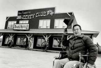 Badly Injured when his horse fell at Belmont in 1978, jockey Ron Turcotte tried bravely to walk again but even determination and excercise didn't work(...)