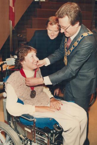 Badge of courage for Turnbull. Mayor Art Eggleton gives shooting victim Barbara Turnbull the first Steve Fonyo Medal of Courage yesterday while awards(...)