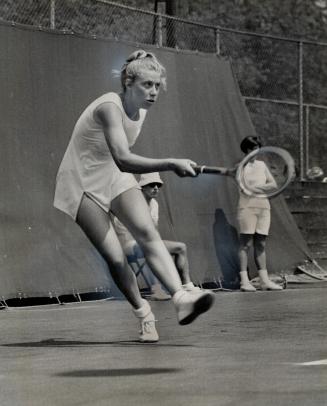 Windsor's Faye Urban takes home a tennis title