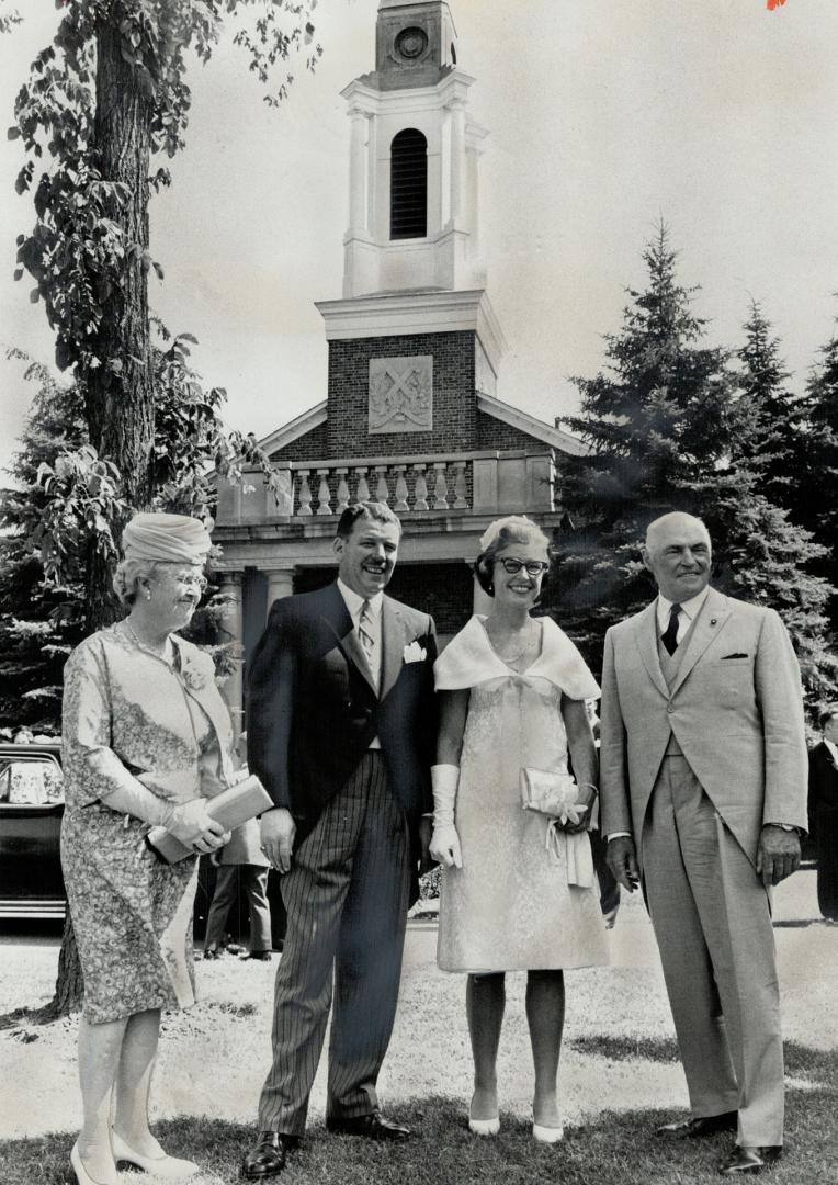 Mr. and Mrs. Robert Wilson Wadds posed, after their weeding yesterday, with bride's parents. It.-Gov. and Mrs. Earl Rowe