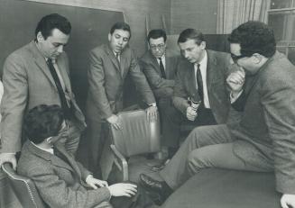 Men under the gun at CBC discuss crisis over 'This hour has seven days' From left are Roy Faibish, Ken Lefolii, Doug Leiterman, Robert Hovt. Pat Watson and Larry Zolf