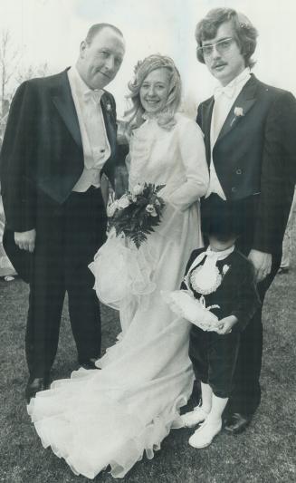 Deterctive's daughter weds. Inspector Jack Webster, head of the Metro Police homicide squad, poses with his daughter Rosemary and her husband, Mitchel(...)