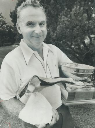 Nick Weslock, who has won just about everything in Canadian golf, has his arms full with a golden goose trophy and the Rankin Trophy after winning the(...)
