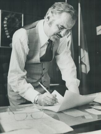 Philip White(...)