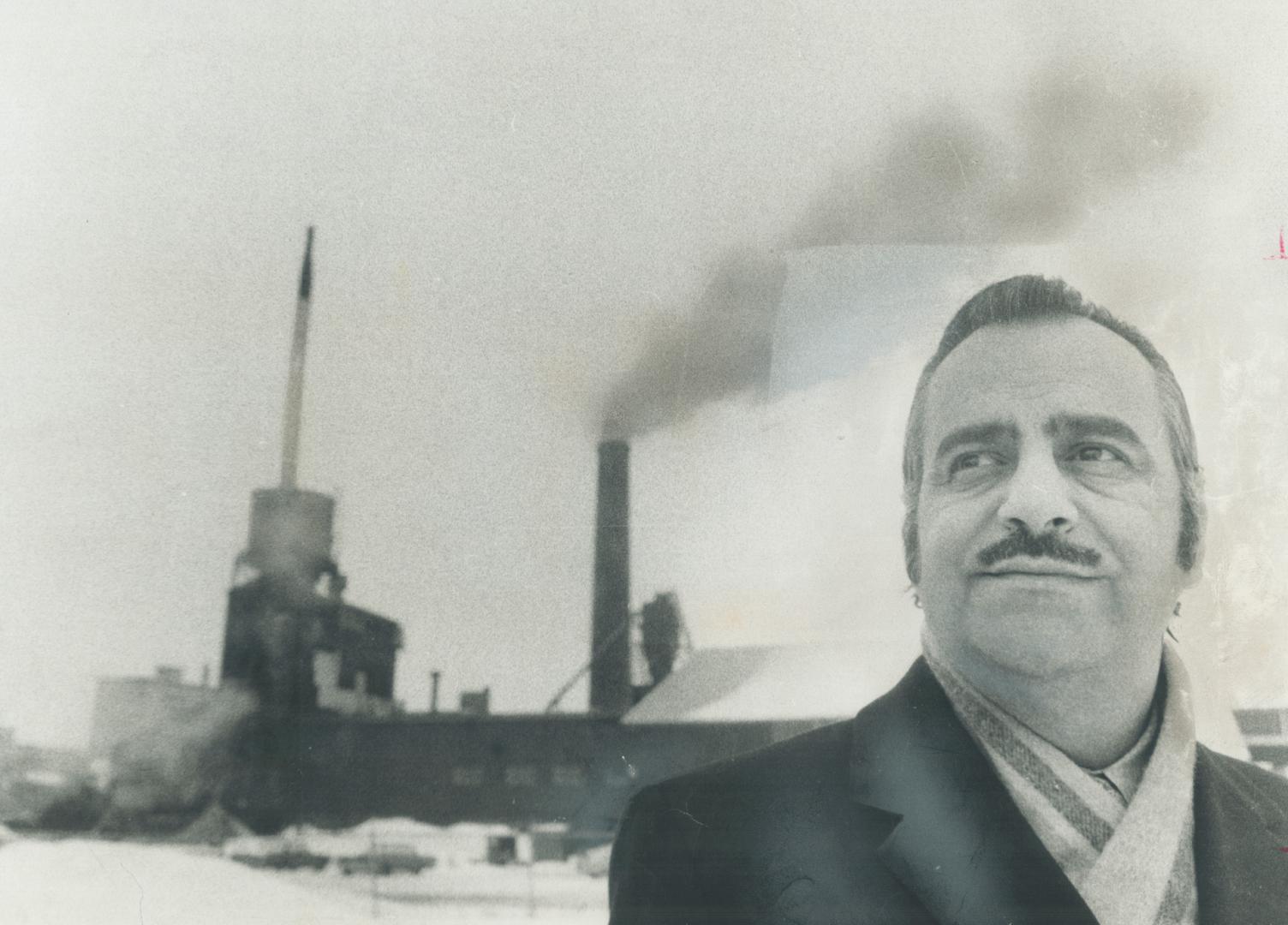 Mayor Philip White of York stands in front of the Canadian Gypsum plant that for 33 years has been the target of complaints about pollution. Canadian (...)