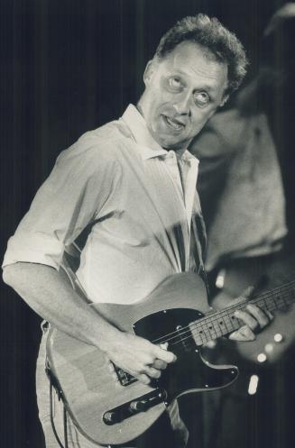 Tavern verite' stylist: Guitarist David Wilcox pushed all the right buttons and pulled all the usual stunts in his first of three nights at Ontario Place Forum, critic Craig MacInnis says