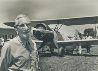 His 34-year-old biplane is going to stay his after all, says 85-year-old Tom Williams, who turned down a top bid of $11,500 for it on Saturday at the Woodstock Flying Club airplane auction