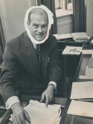 Winters Cleans out his desk. He'll trade Bay Street office for Ottawa one