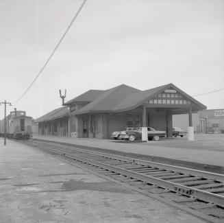 Parkdale Railway Station (C.P.R.), Queen Street West, south side east of Dufferin St., Toronto, Ontario