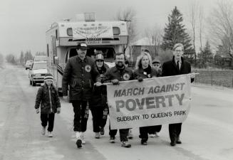 Rae hits road for poverty. Ontario NDP Leader Bob Rae, far right, joins members of the Campaign Against Poverty near Barrie yesterday in a march towar(...)