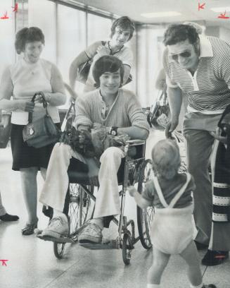Paralyzed Edgar is home. The feeling restored to his legs, paralyzed after a motorcycle accident, by surgery in Leningrad, Edgar Reiprich, 17, of West(...)