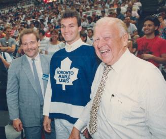 Toronto Maple Leaf owner Harold Ballard and one of his team's current stars, Wendel Clark, left, welcome the latest hope of raise the team to the top (...)