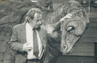 How do, dippy? Smoke?. Playwright/author Mordecai Richler was at Young People's Theatre on Front St. yesterday to welcome back Dippy the Dinosaur and (...)