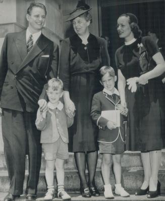 Memorial service for the late President Roosevelt at the Capitol in Washington was attended by his widow, centre, a son, Elliott Roosevelt, his wife, and two children