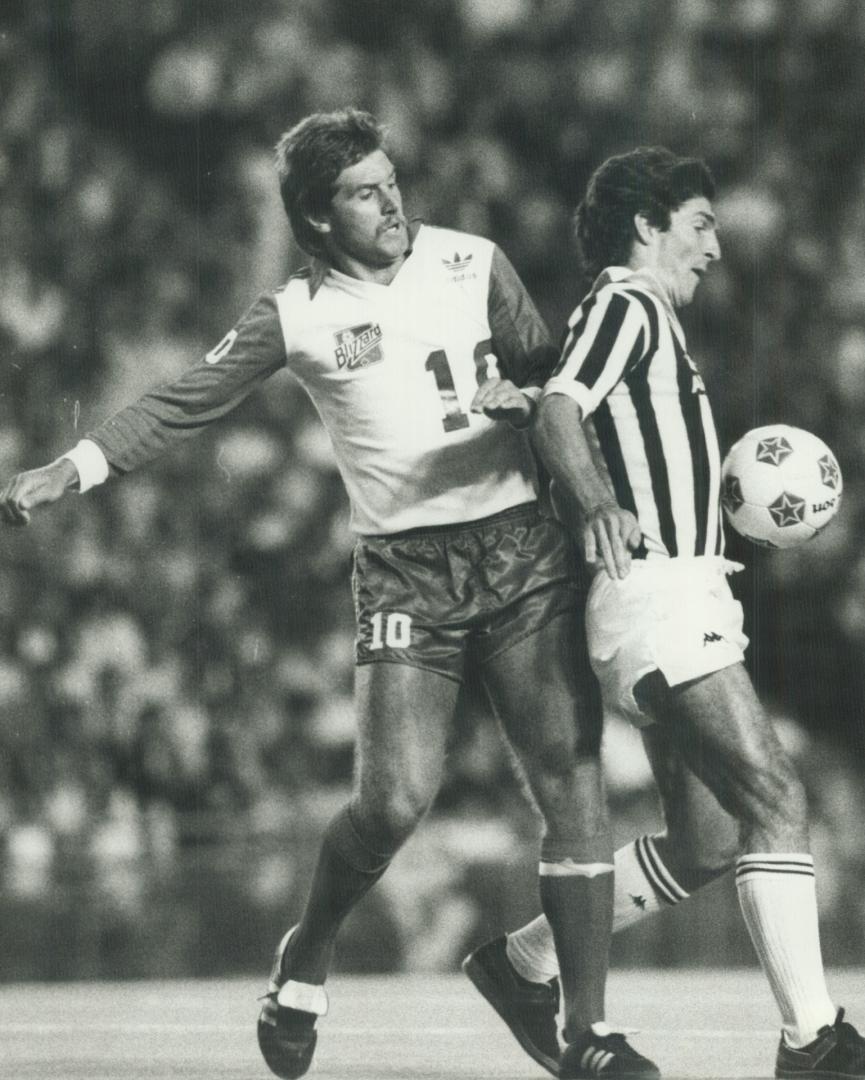 Cliff Calvert and Paolo Rossi (Juventus)