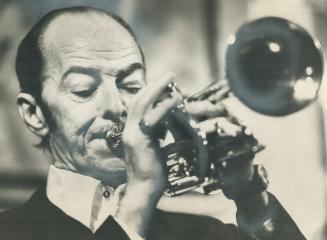 A big sound comes from the horn of diminutive Bobby Hackett, who is 61 years old and only 5 foot 4 1/2 inches tall but one of the world's best jazzmen(...)