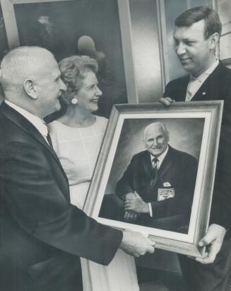 Champion of handicapped. Gus Ryder, coach and founder of Lakeshore Swimming Club, receives portrait from former New Toronto councillor Bob Streeter wh(...)